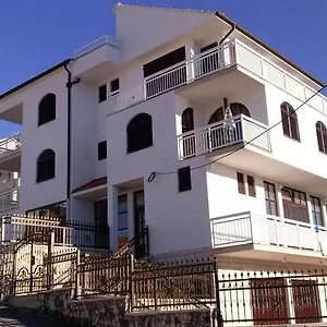  Apartment Nada